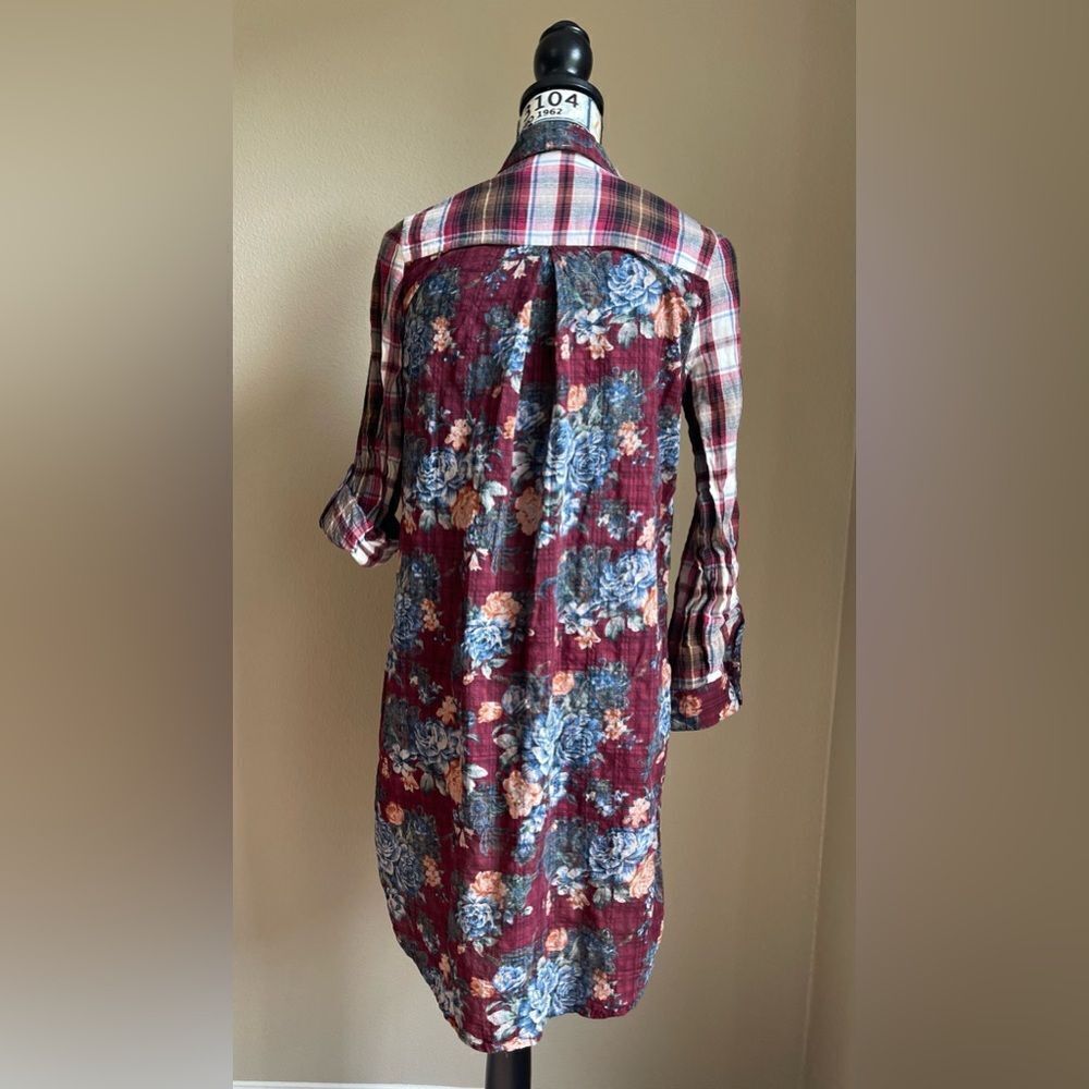 EUC Ladies’ plaid/floral print long blouse.